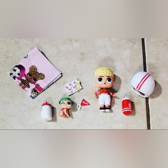 MGA LOL Surprise Dolls Boys Series 2 Captain Q.B. & Lil Cheer Captain - Picture 2 of 5